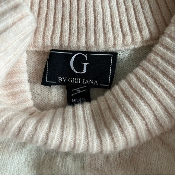 pink and white checkered sweater - Picture 5 of 5